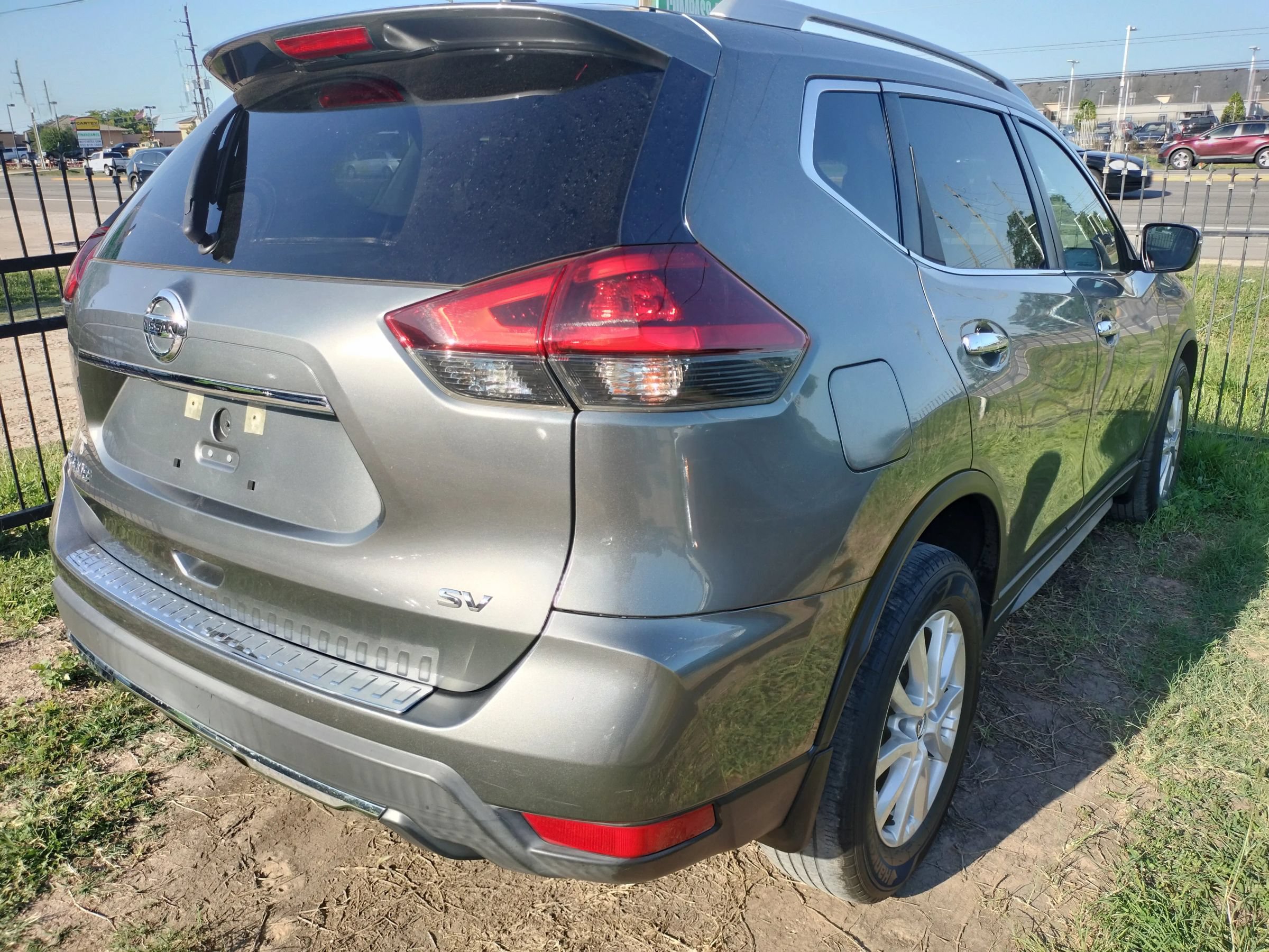 Used 2018 Nissan Rogue SV FWD image 4
