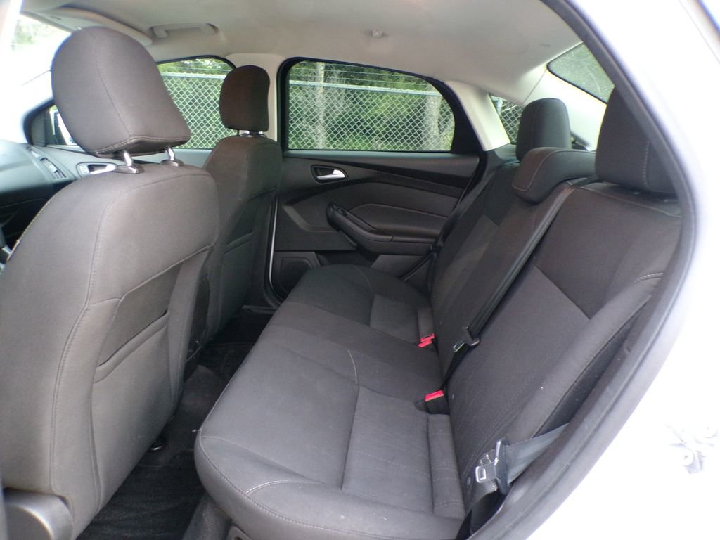 Used 2016 Ford Focus SE w/ SE Cold Weather Package FWD image 19