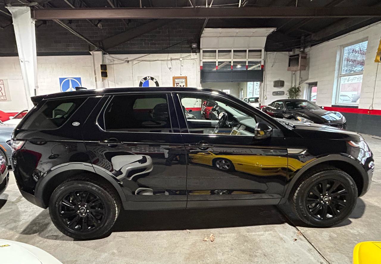 Used 2018 Land Rover Discovery Sport SE image 6