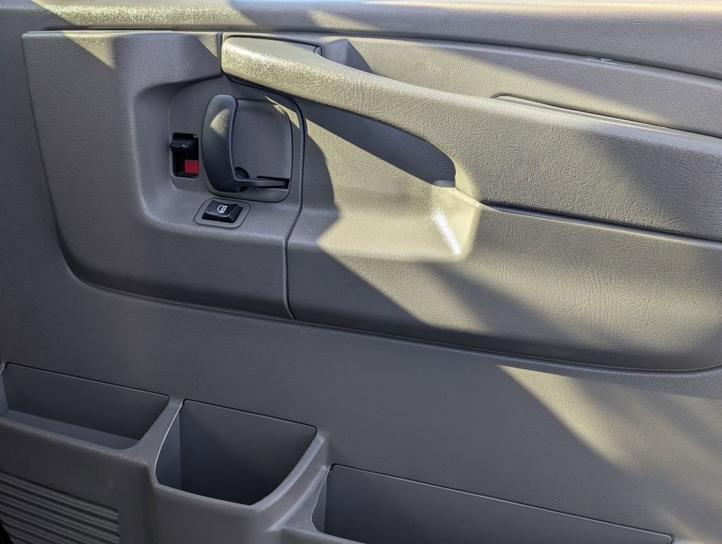 Used 2014 Chevrolet Express 3500 LS image 25