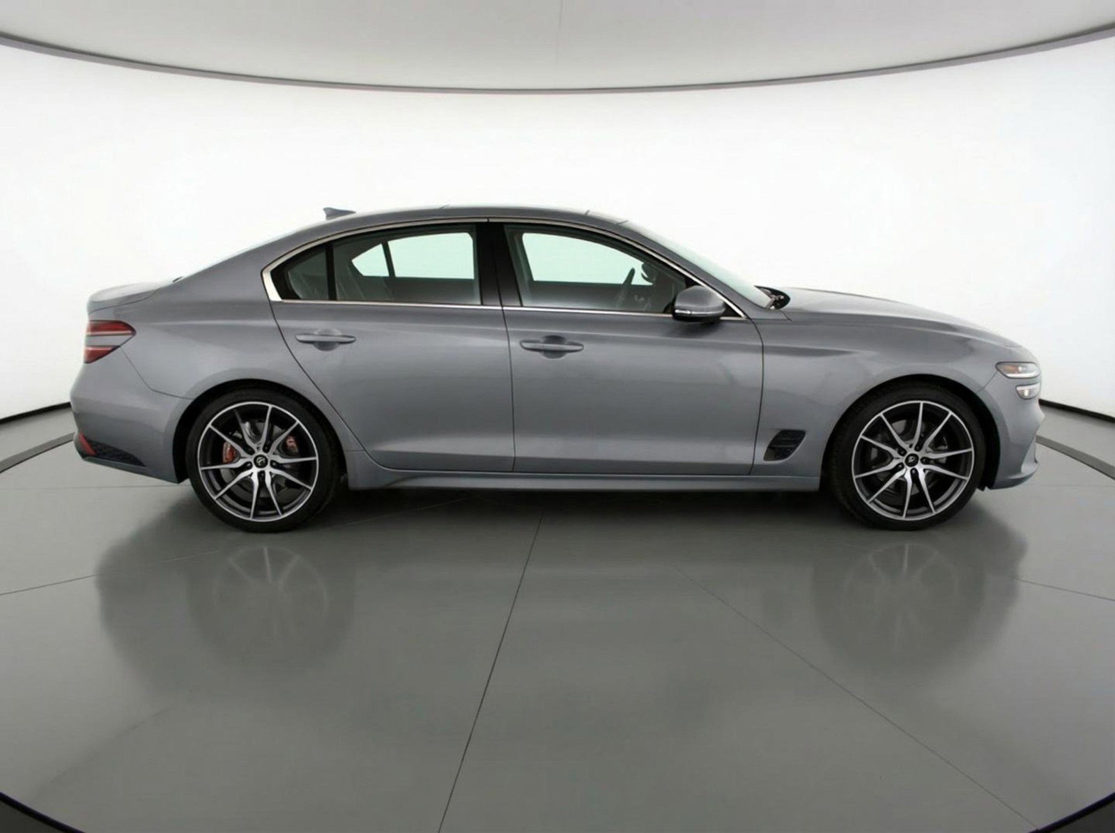 Used 2025 Genesis G70 2.5T image 11