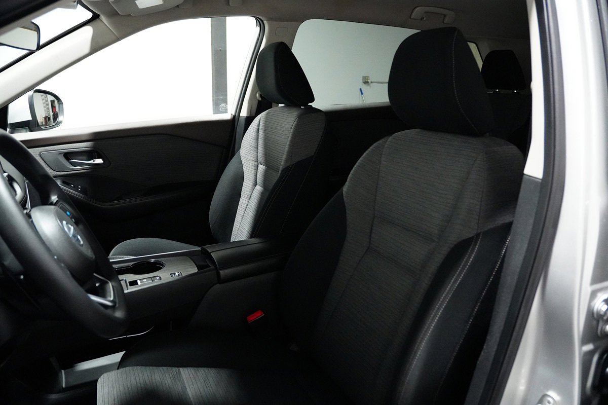Used 2021 Nissan Rogue SV image 11