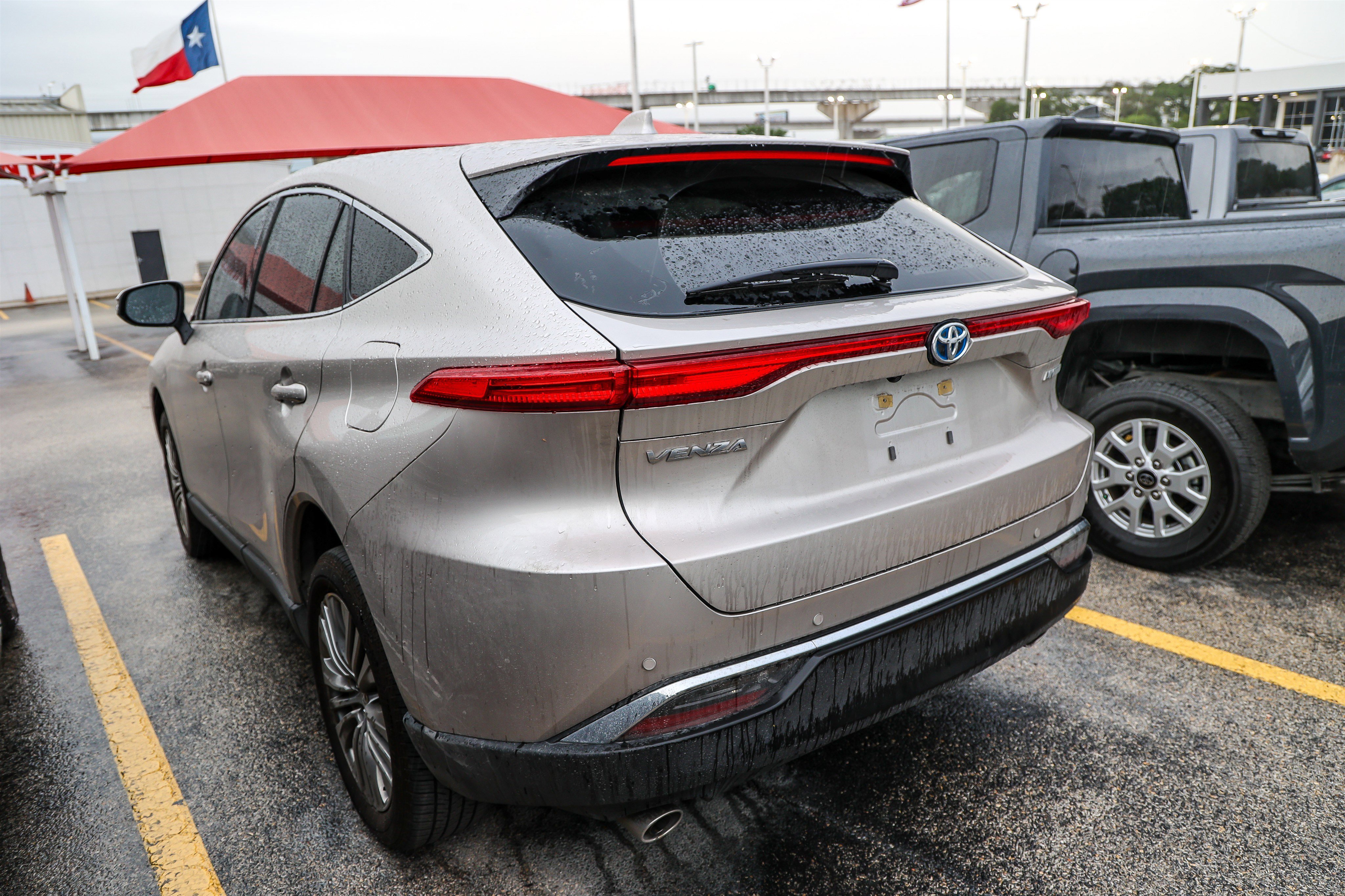 Used 2024 Toyota Venza Limited AWD/4WD image 10