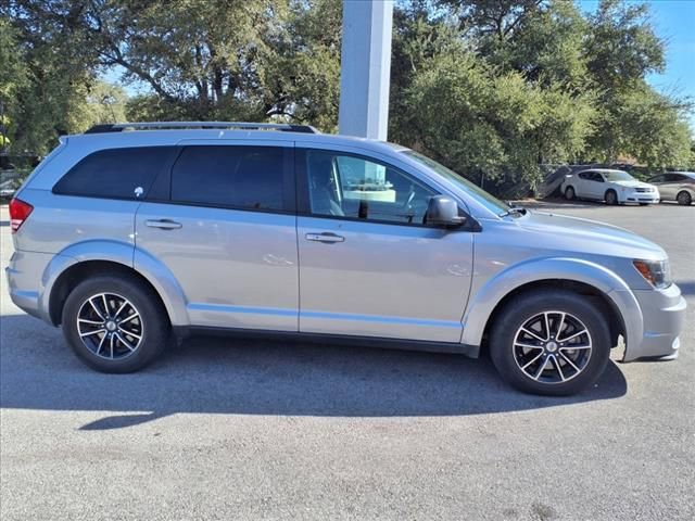 Used 2018 Dodge Journey SE w/ Connectivity Group FWD image 9