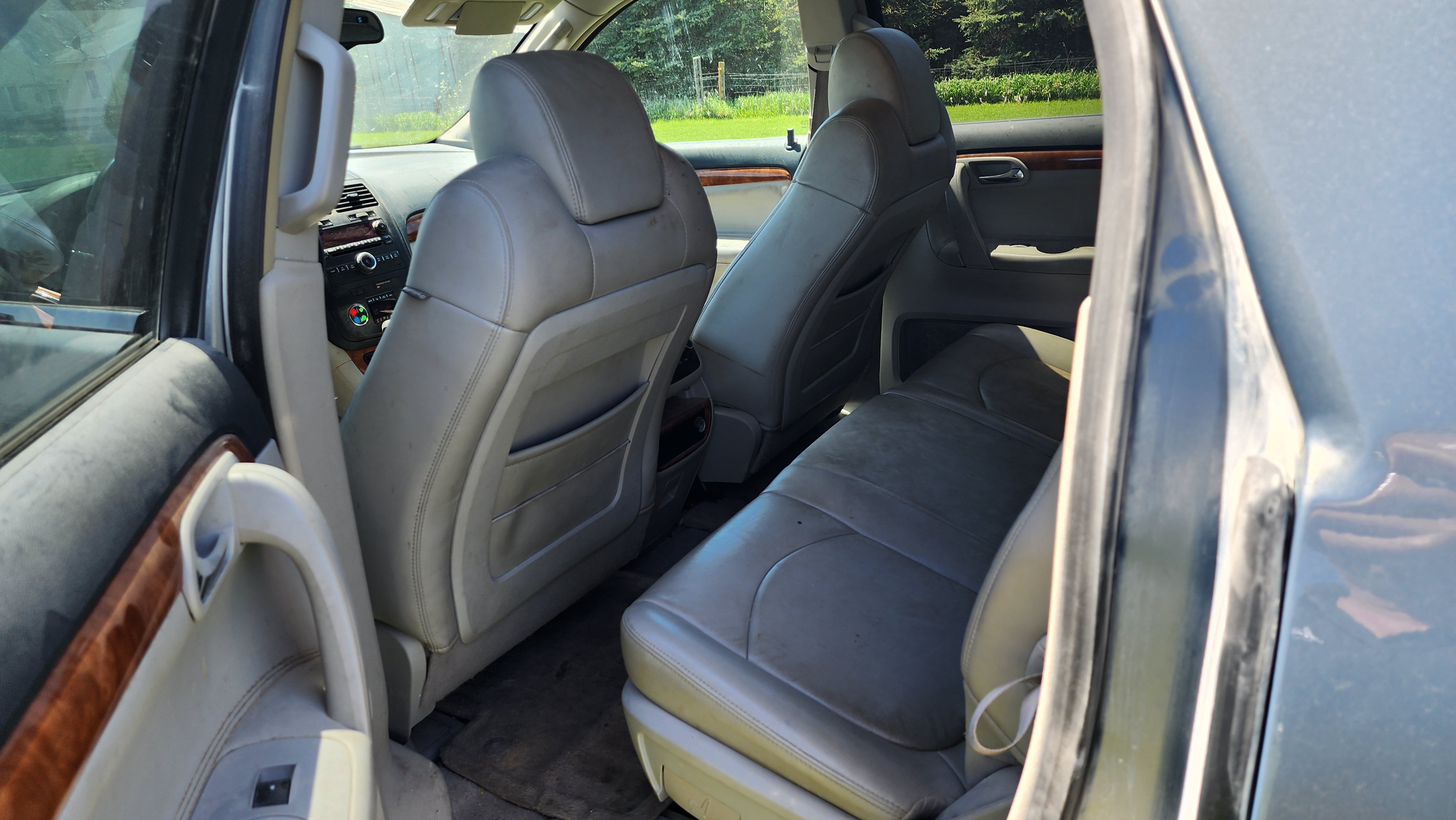 Used 2008 Saturn Outlook XR w/ Premium Trim Package AWD/4WD image 7