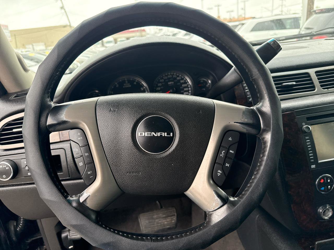 Used 2013 GMC Yukon XL Denali RWD image 20