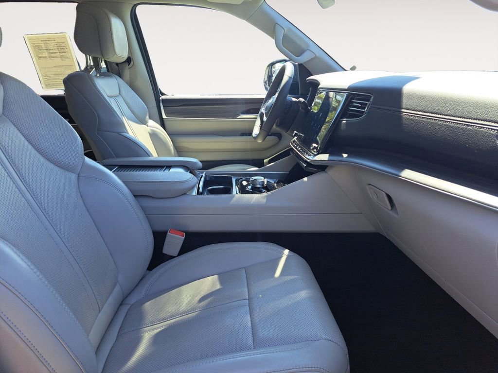 Used 2024 Jeep Wagoneer Series II w/ Flexible Seating Group RWD image 16