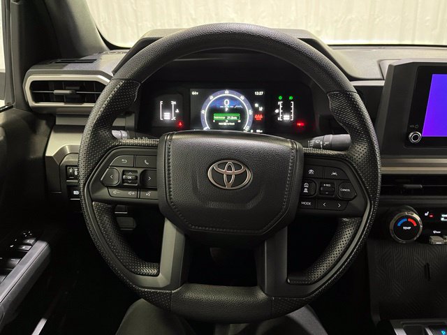 Certified 2025 Toyota Tacoma SR5 AWD/4WD image 16