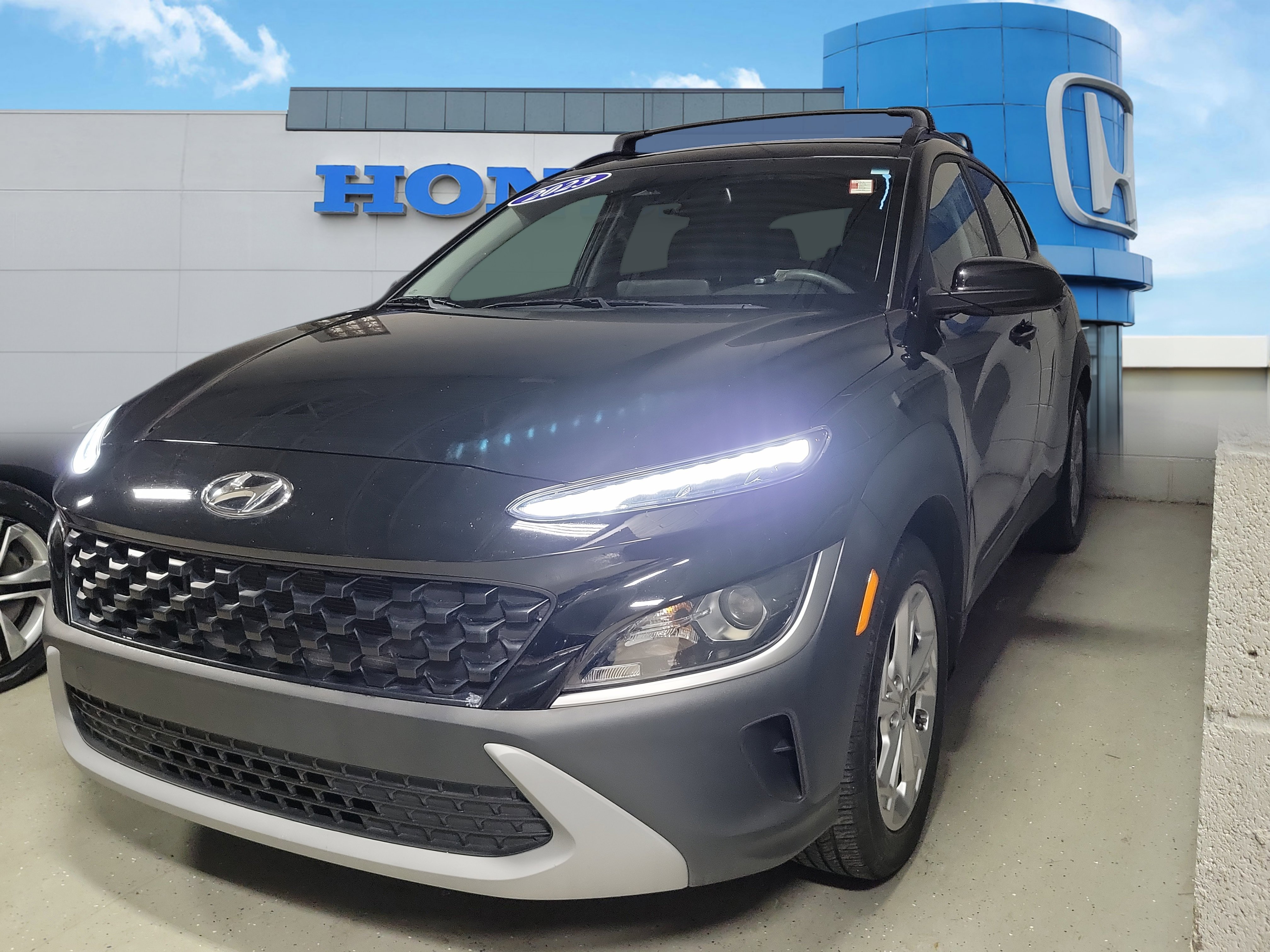 Used 2023 Hyundai Kona SEL AWD/4WD image 2