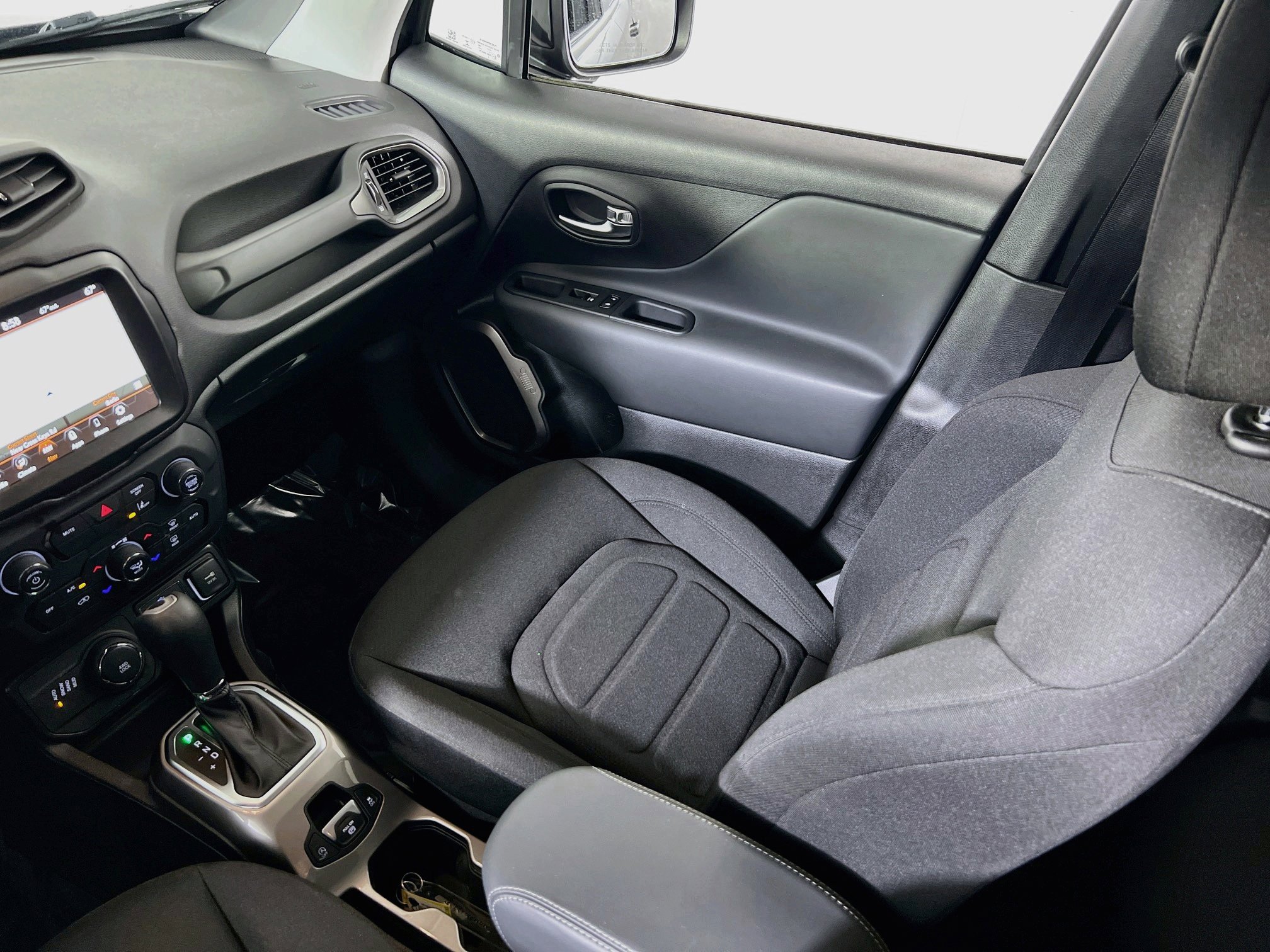 Used 2022 Jeep Renegade Latitude AWD/4WD image 22