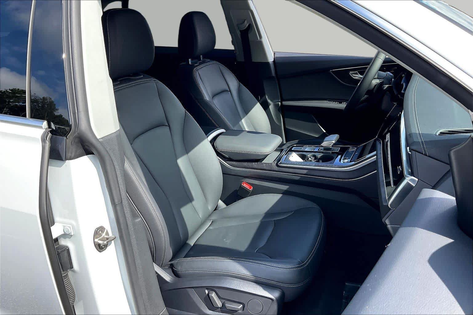 Used 2023 Audi Q8 Premium w/ Convenience Package AWD/4WD image 17