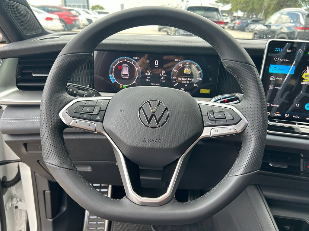 New 2026 Volkswagen Tiguan SE R-Line FWD image 22