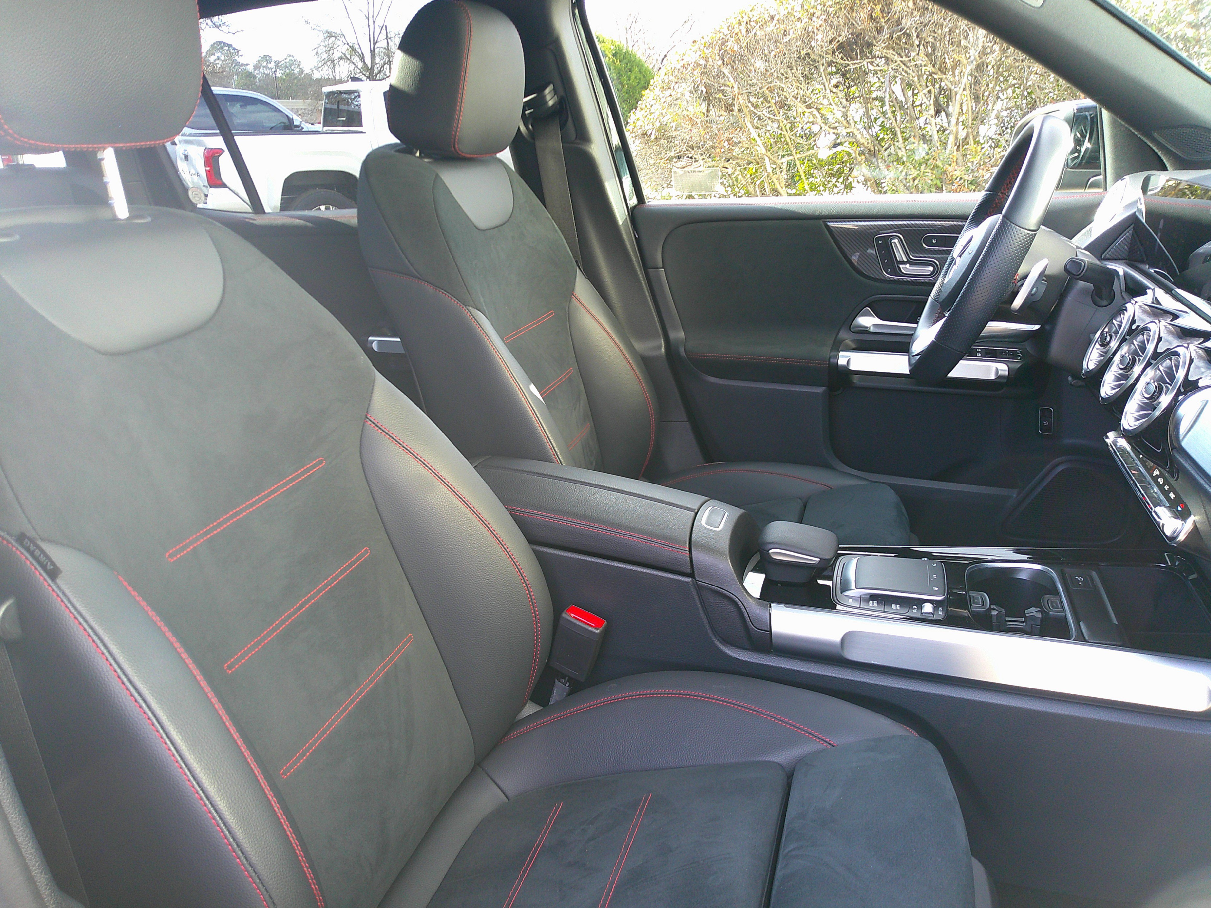 Used 2023 Mercedes-Benz GLB 250 image 47