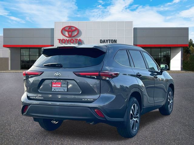 Used 2024 Toyota Highlander XLE AWD/4WD image 5