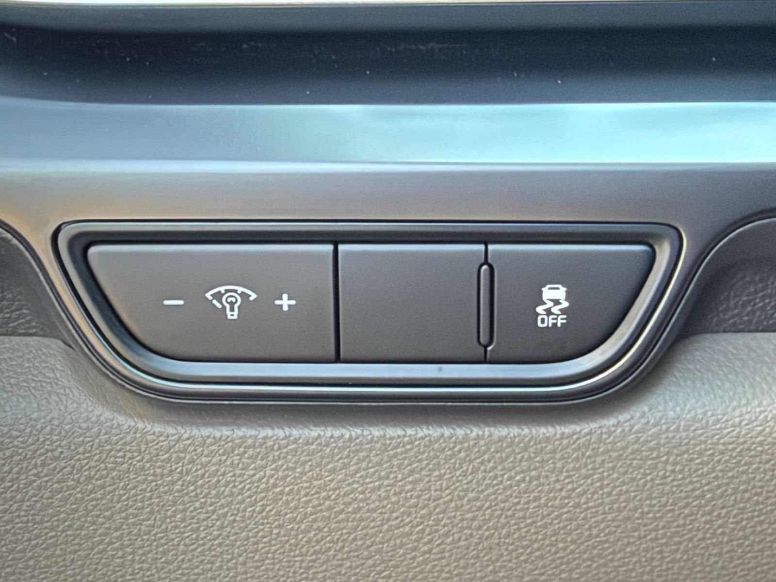 Used 2026 Kia Carnival FWD image 29