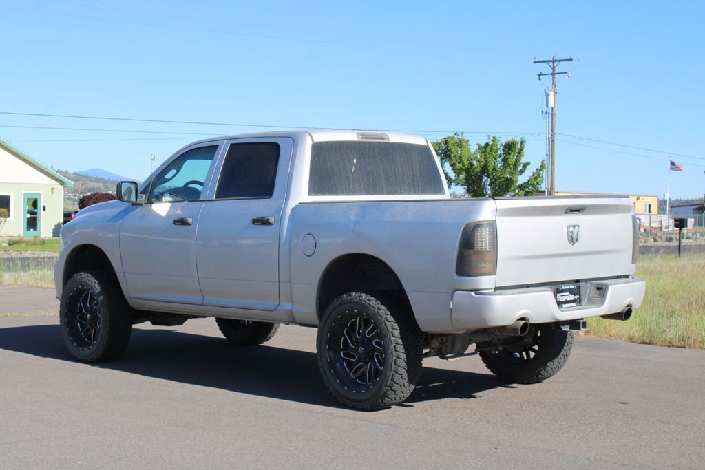 Used 2017 RAM 1500 Express AWD/4WD image 3