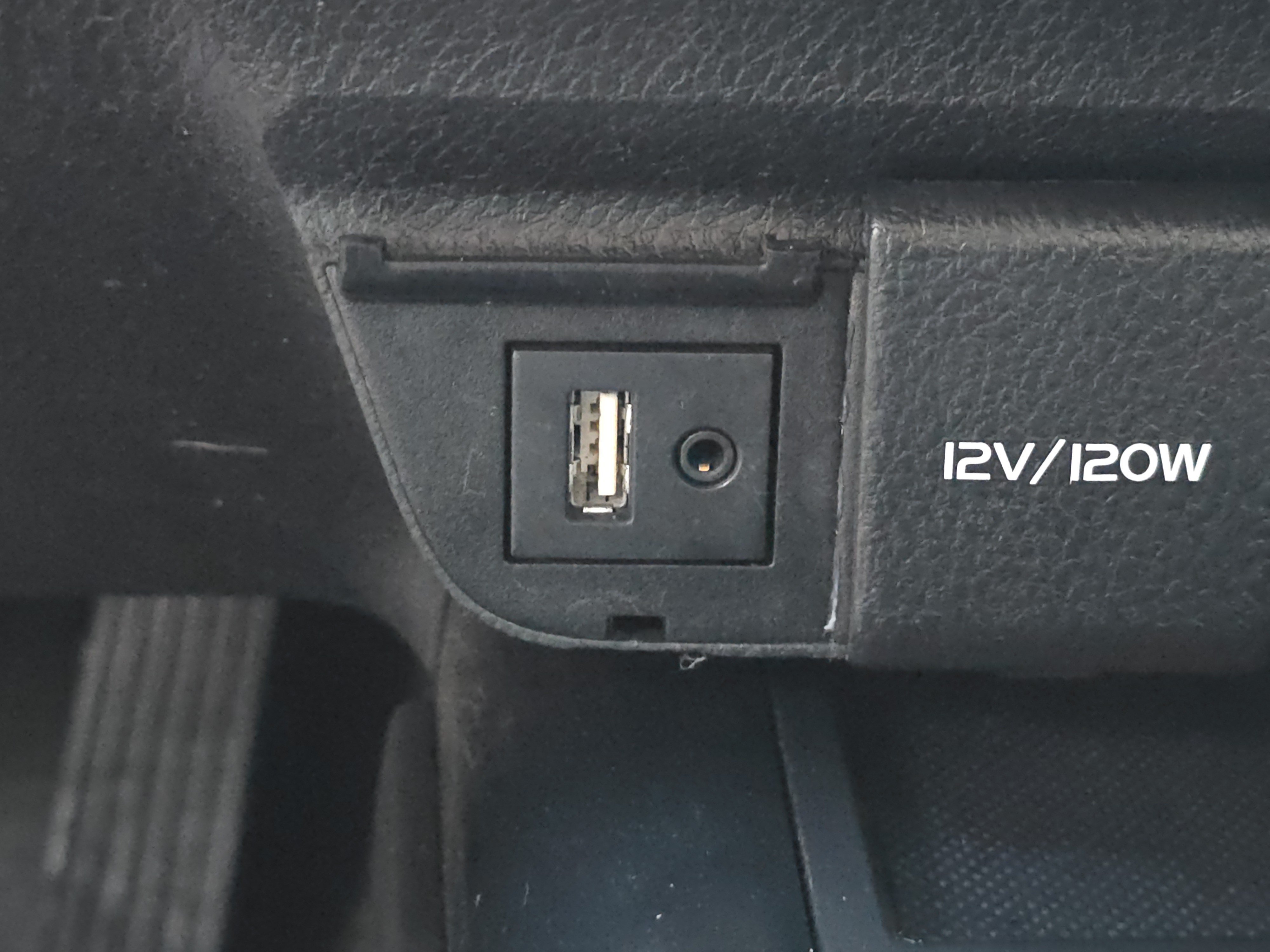 Used 2019 Toyota Camry LE FWD image 10