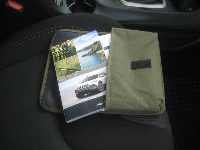 Used 2015 Jeep Cherokee Latitude w/ Cold Weather Group image 21