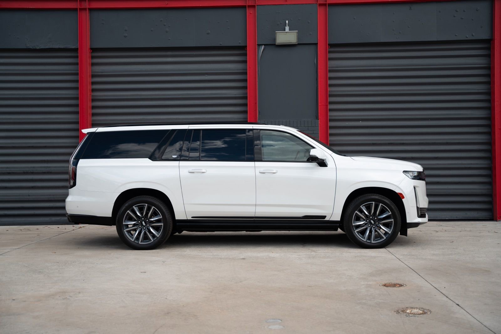 Used 2022 Cadillac Escalade ESV Sport Platinum image 6