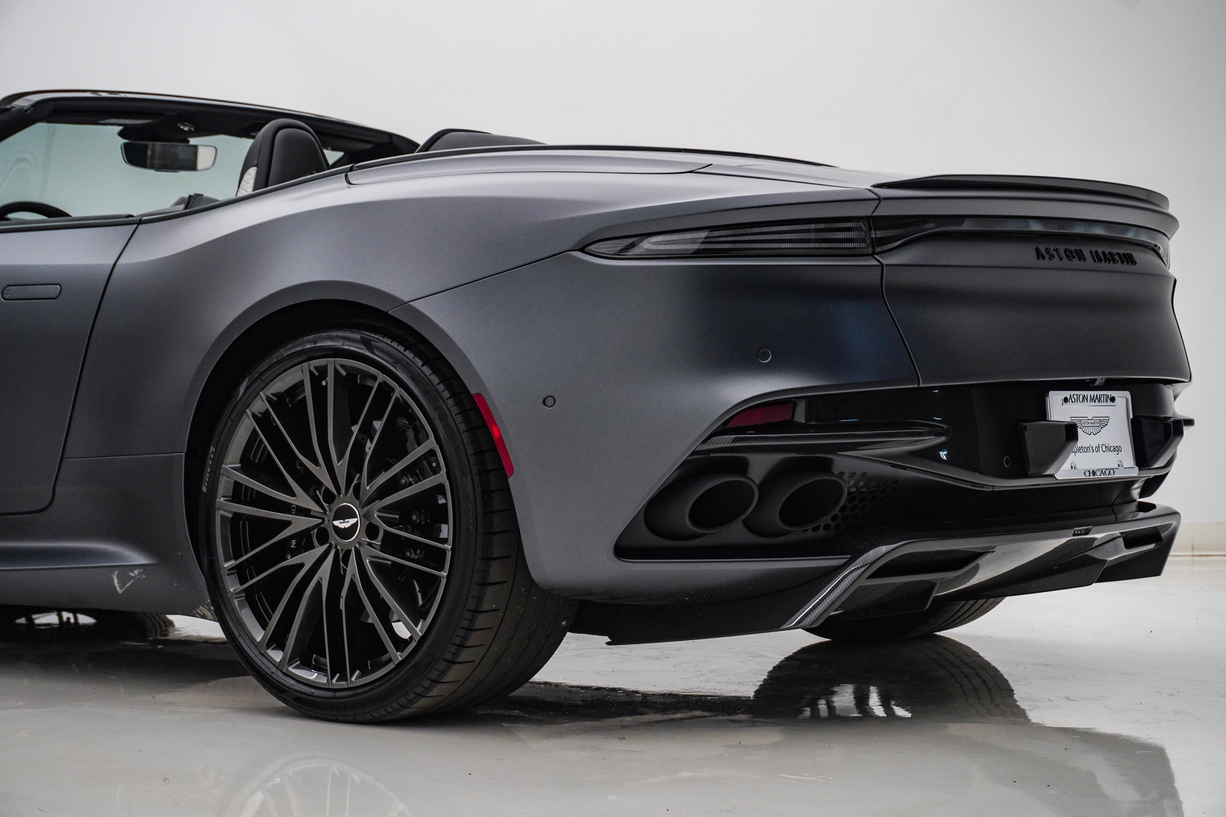 Used 2023 Aston Martin DBS Superleggera Volante RWD image 13