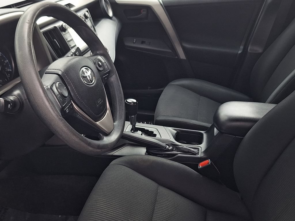 Used 2017 Toyota RAV4 LE FWD image 10