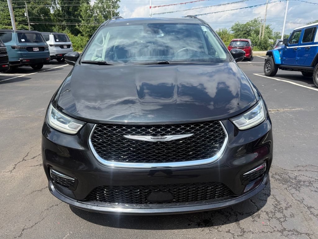Used 2022 Chrysler Pacifica Touring-L AWD/4WD image 9