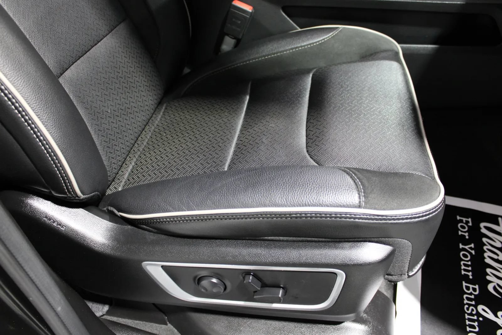 Used 2024 RAM 1500 Laramie AWD/4WD image 32