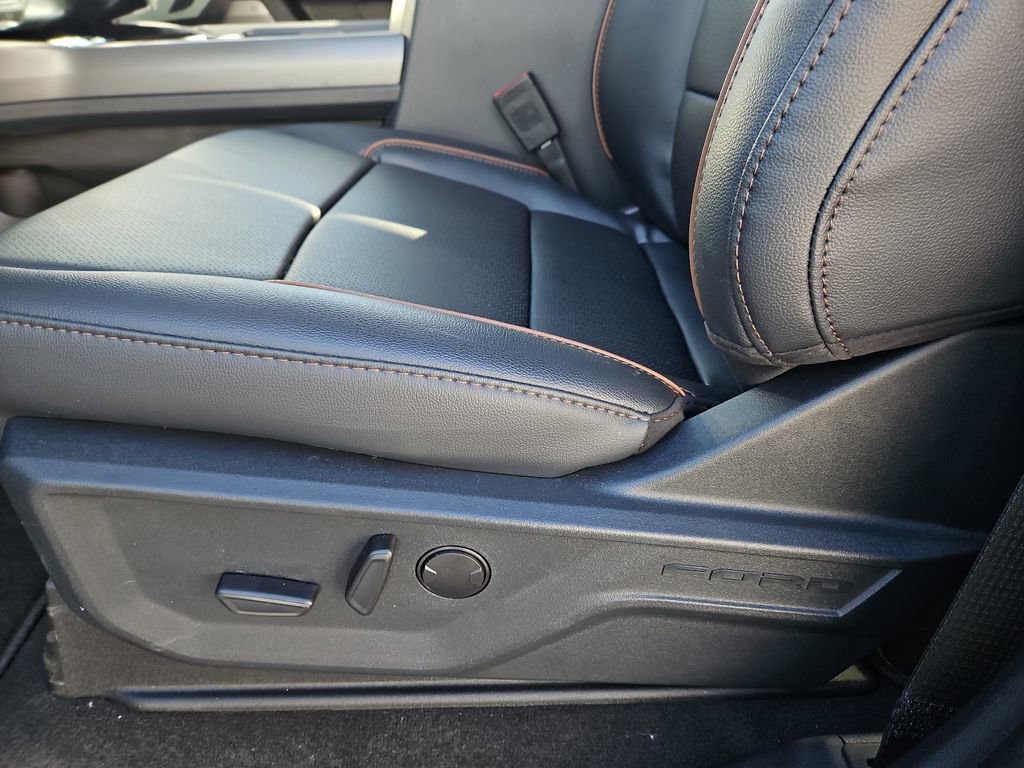 New 2026 Ford F250 Lariat w/ Black Appearance Package image 23
