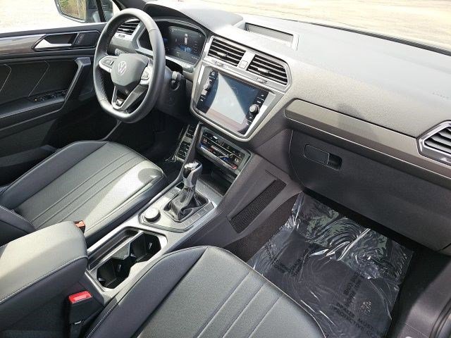Used 2023 Volkswagen Tiguan SE R-Line AWD/4WD image 14