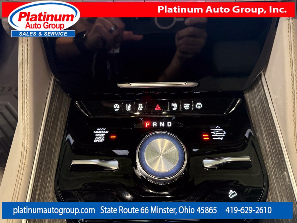 Used 2022 Jeep Wagoneer Series III AWD/4WD image 23