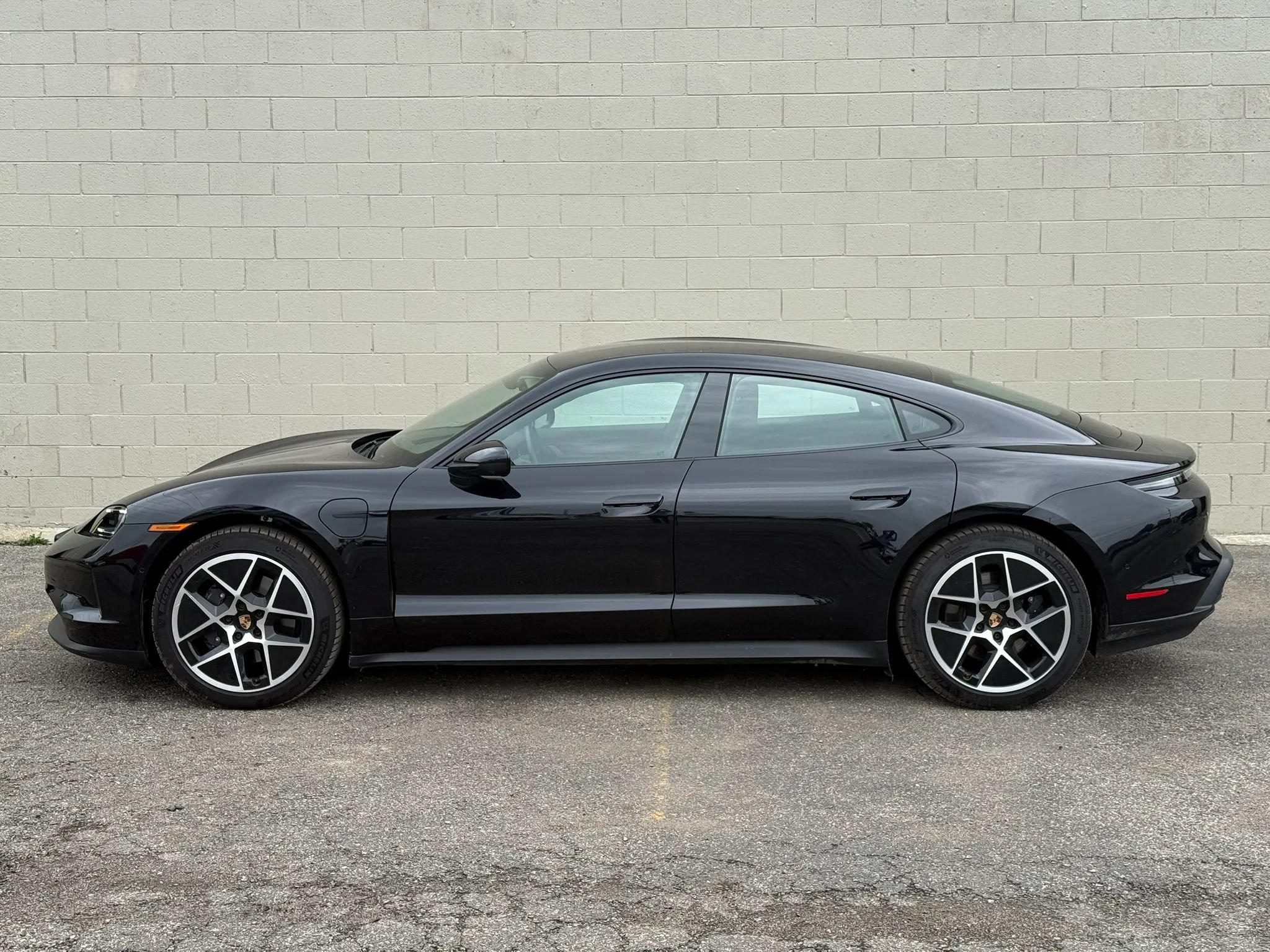 Used 2025 Porsche Taycan RWD image 4