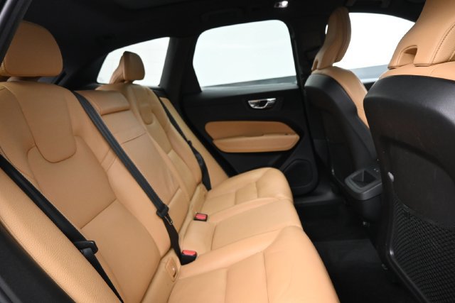 Used 2020 Volvo XC60 T6 Momentum w/ Protection Package Premier AWD/4WD image 29
