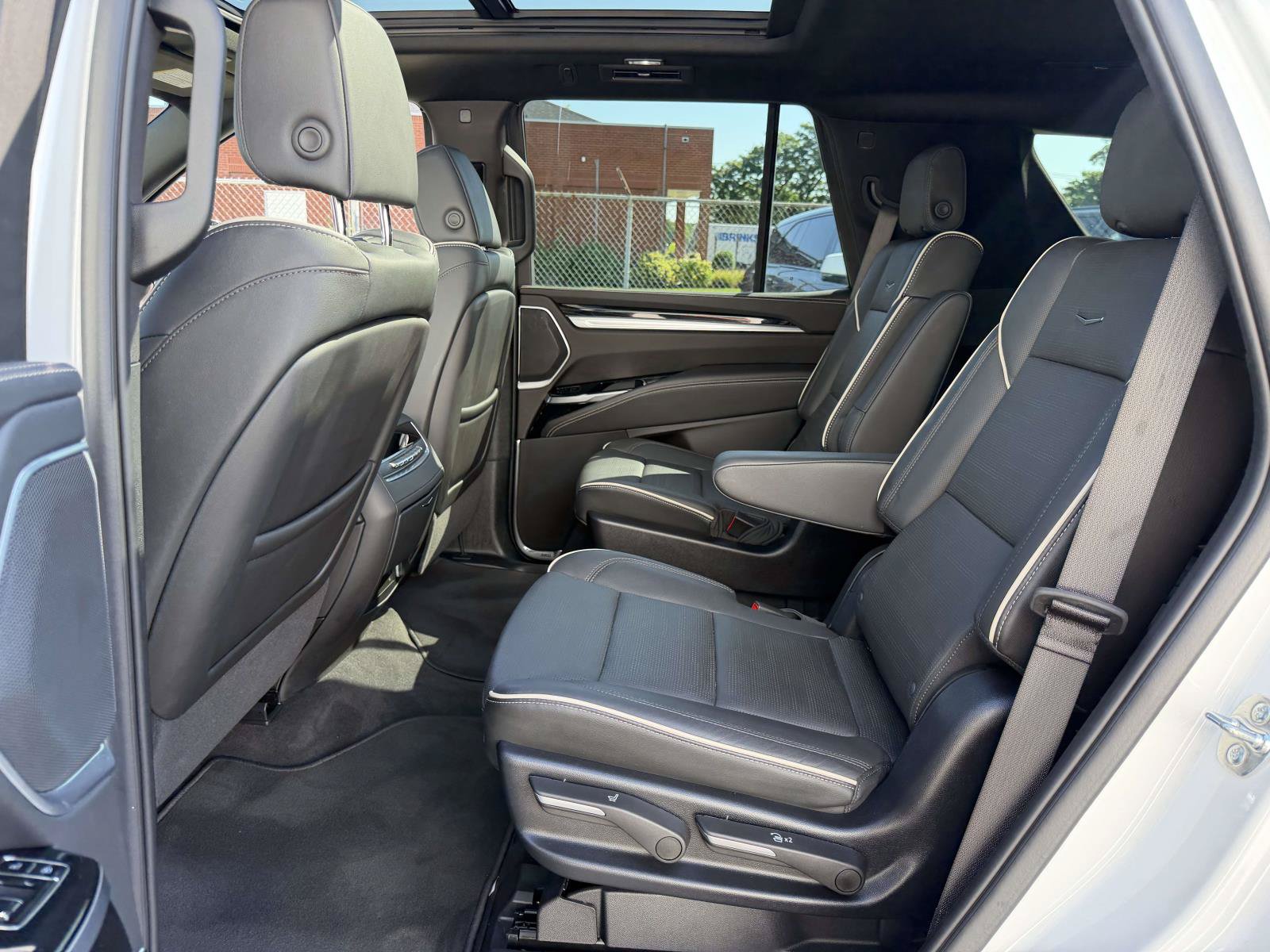 Certified 2025 Cadillac Escalade Sport w/ LPO, ONYX Package AWD/4WD image 14