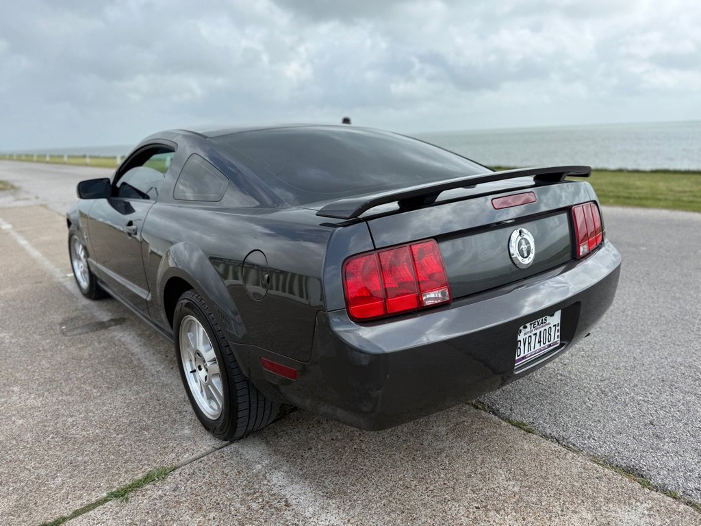 Used 2008 Ford Mustang Deluxe image 7