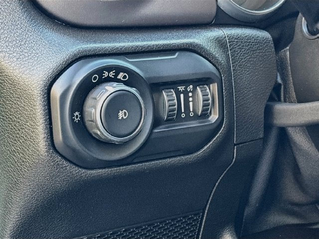 Used 2018 Jeep Wrangler Sport AWD/4WD image 10