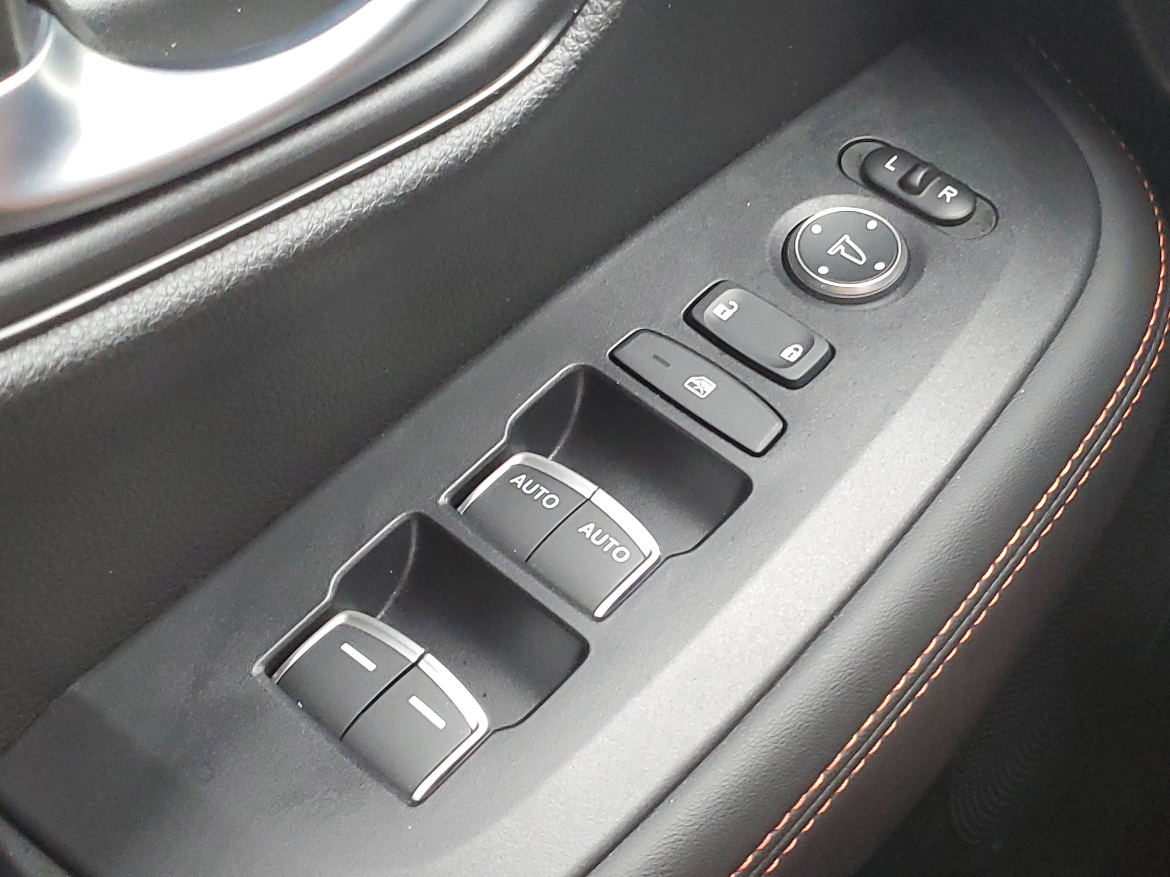 Used 2025 Honda HR-V Sport image 25