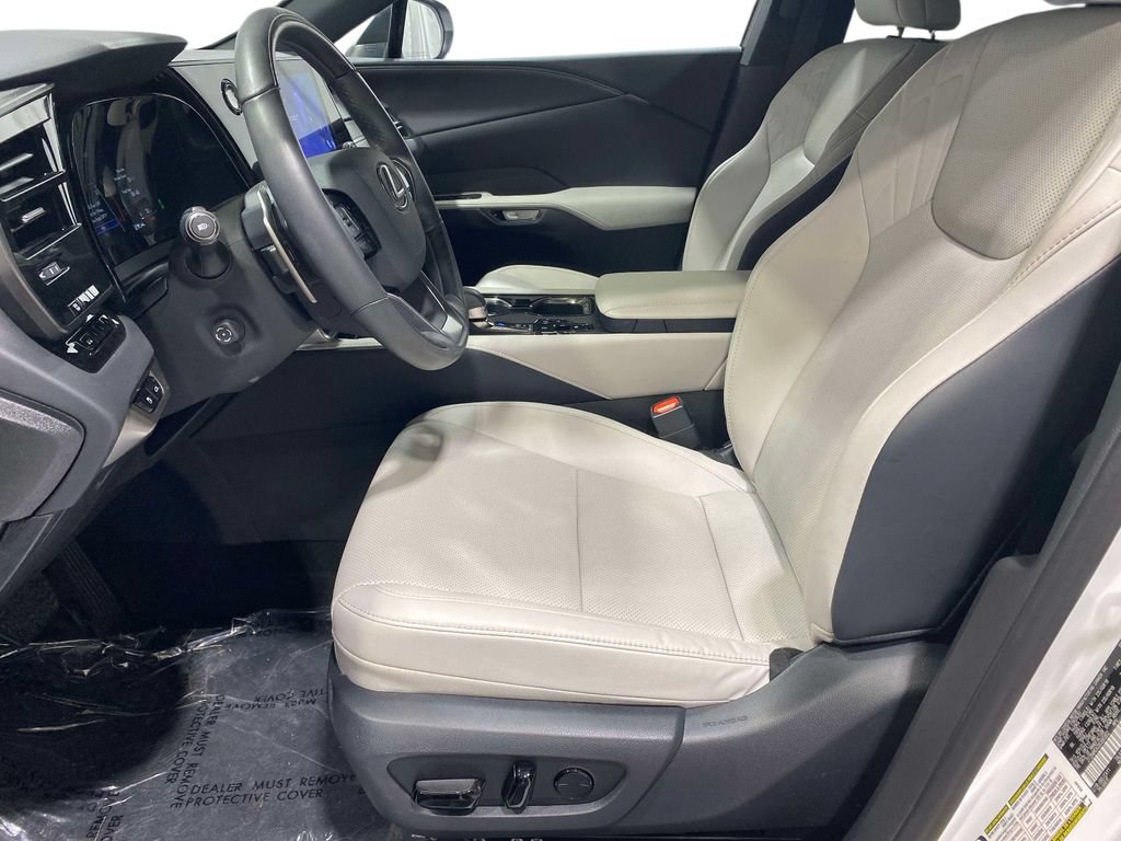 Used 2025 Lexus RX 350 Premium w/ Accessory Package AWD/4WD image 17