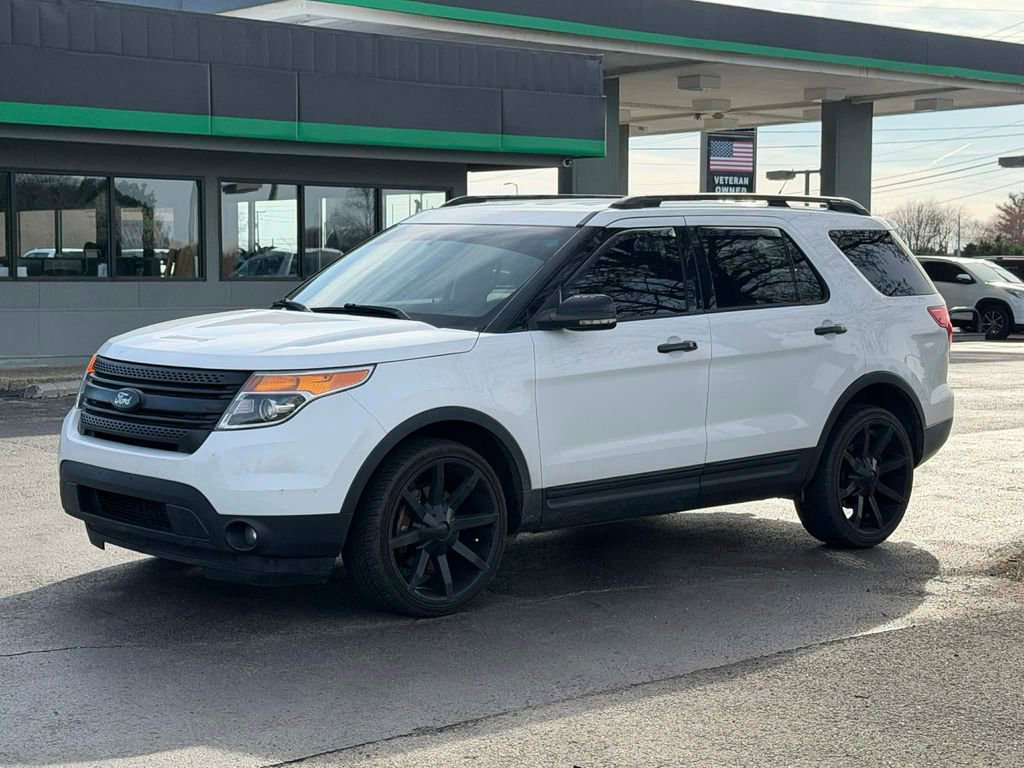 Used 2014 Ford Explorer XLT w/ Equipment Group 201A AWD/4WD image 7