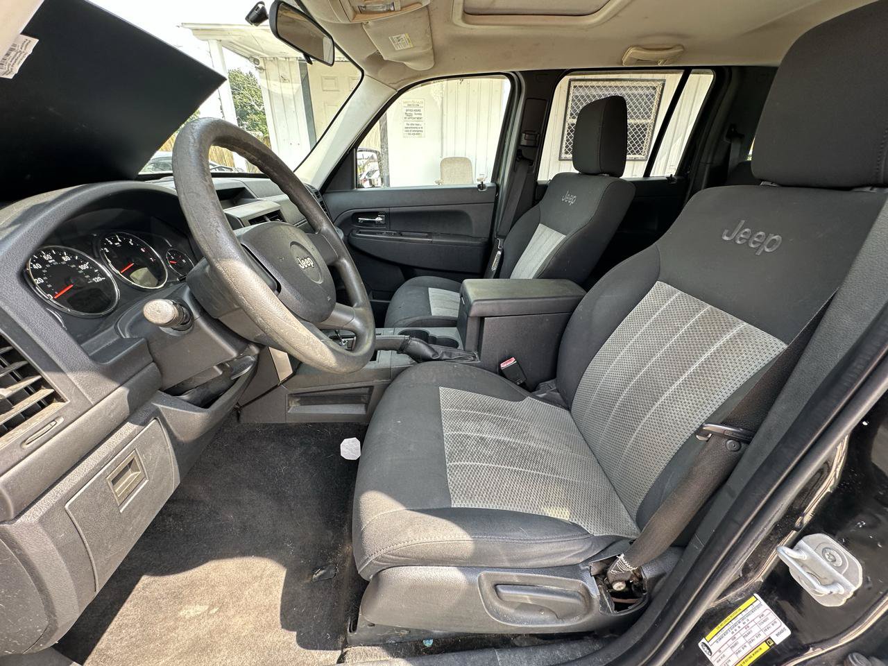Used 2009 Jeep Liberty Sport AWD/4WD image 11