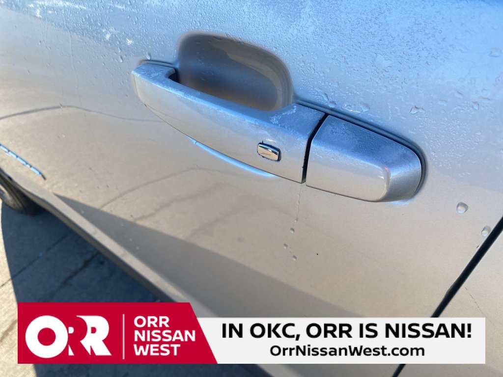 Used 2017 GMC Acadia SLT w/ LPO, Cargo Package image 12