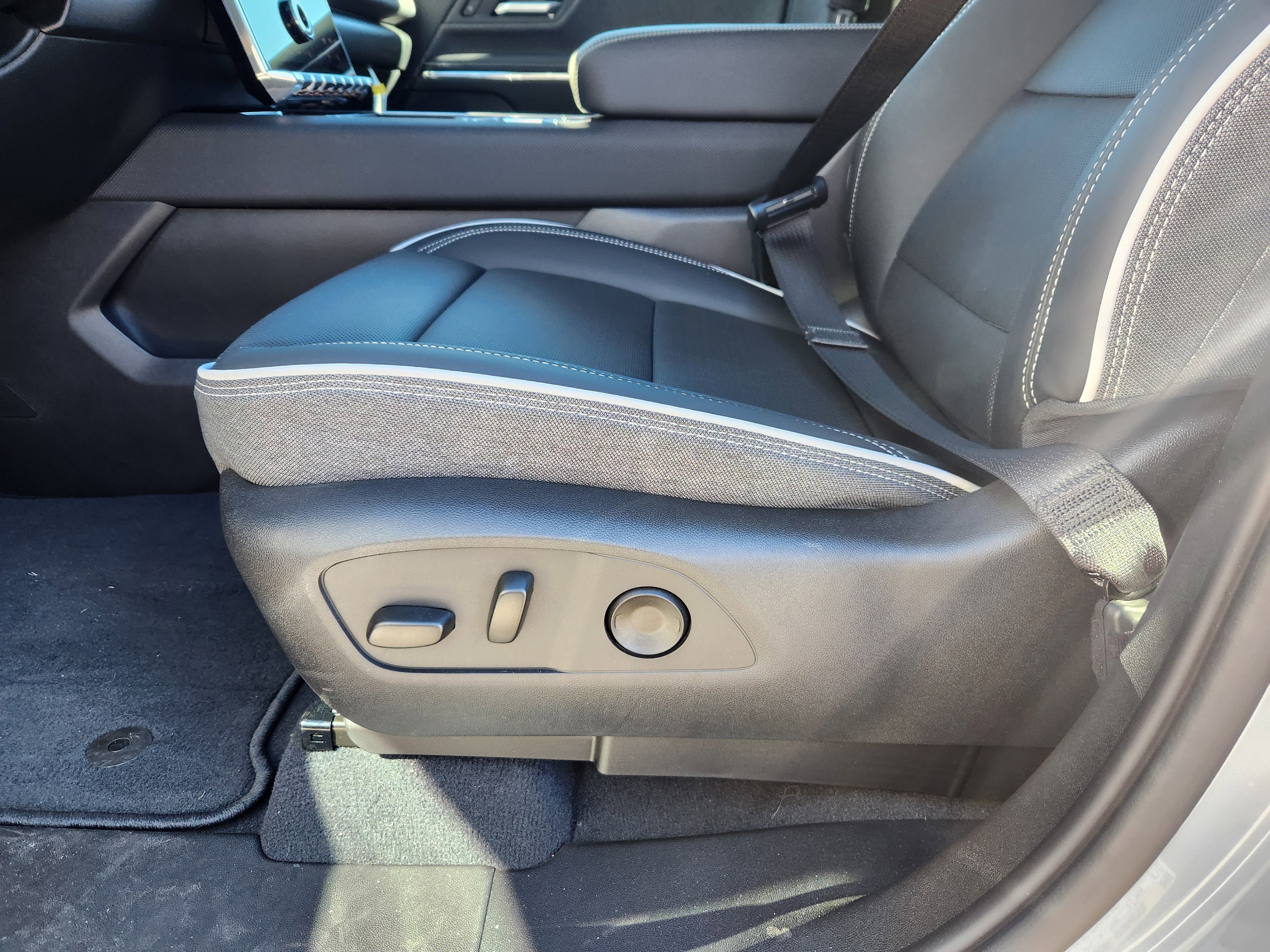 New 2026 GMC Sierra EV Elevation w/ LPO, Elevation Dark Package image 10