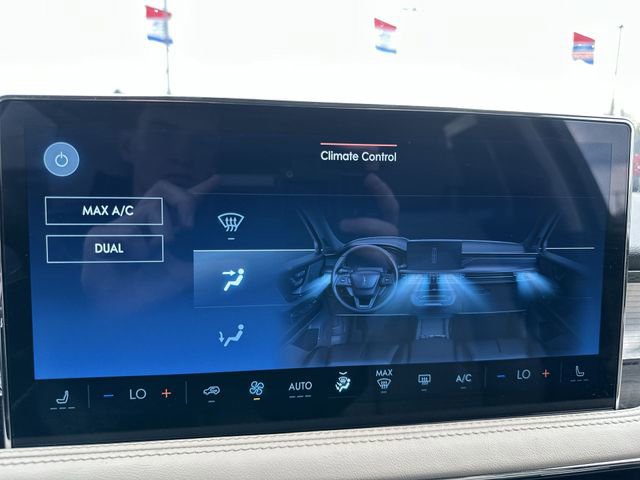 Used 2025 Lincoln Corsair AWD image 18