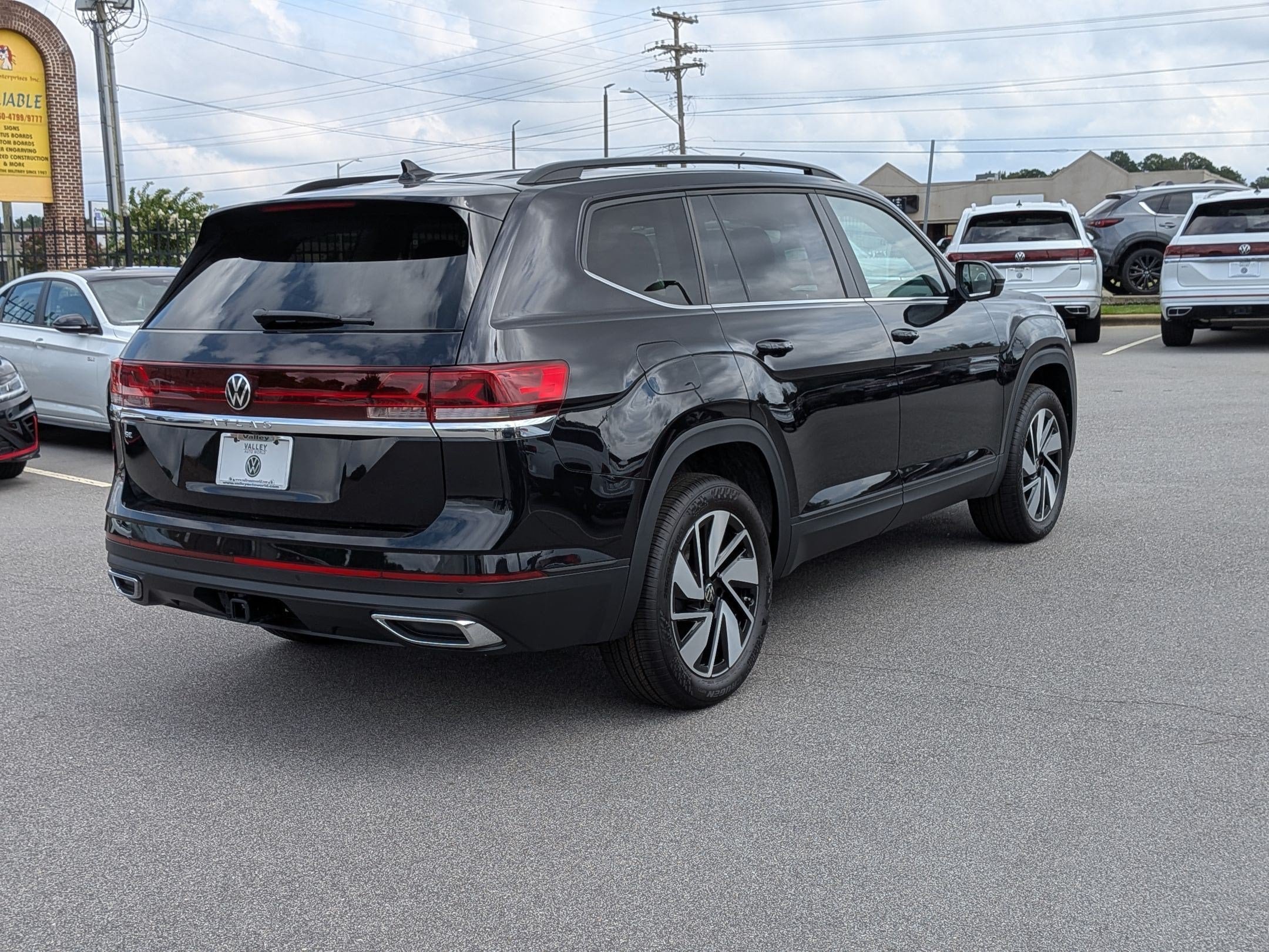 New 2026 Volkswagen Atlas SE FWD image 3