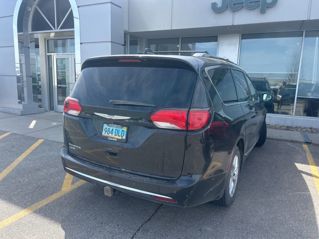 Used 2017 Chrysler Pacifica Touring-L Plus w/ Advanced Safetytec Group FWD image 7