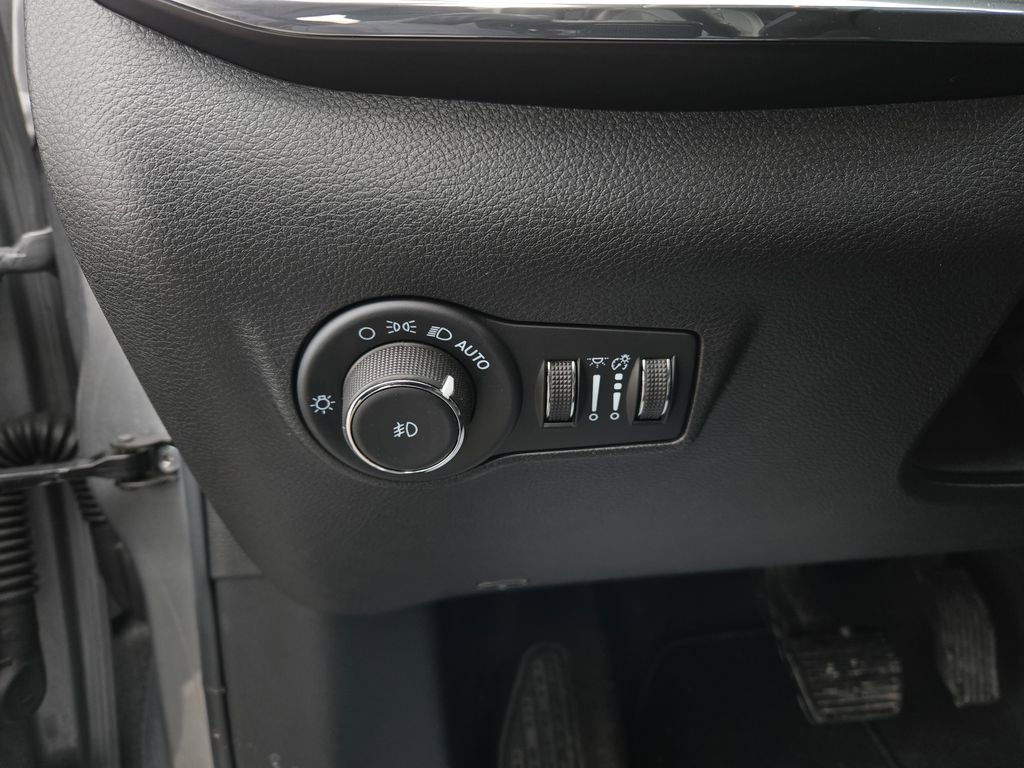 Used 2022 Jeep Compass Limited image 13