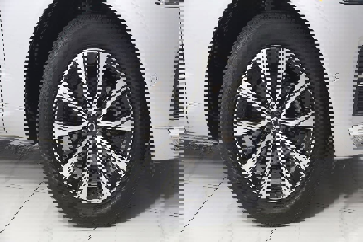 Used 2023 Volvo XC60 B5 Plus image 15