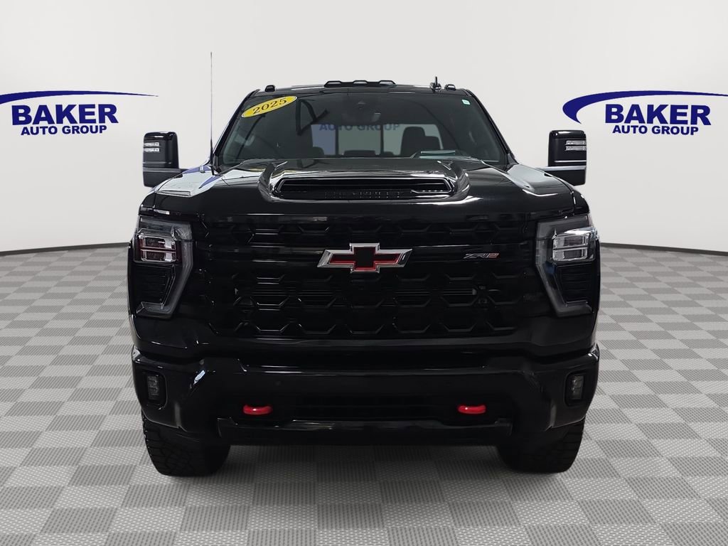 Used 2025 Chevrolet Silverado 2500 ZR2 w/ Technology Package image 2
