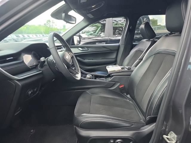Used 2023 Jeep Grand Cherokee Altitude AWD/4WD image 6