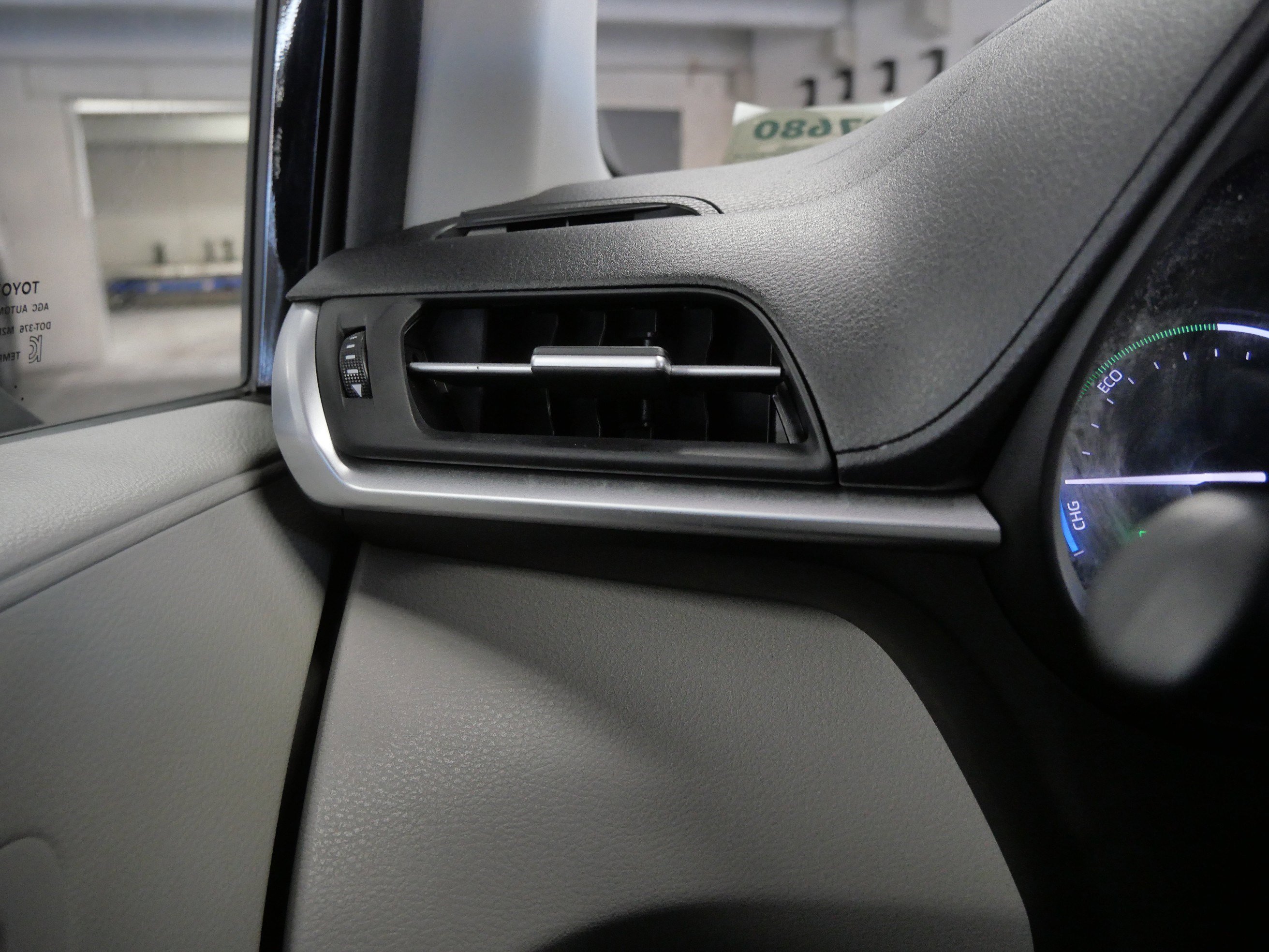 Certified 2024 Toyota Sienna LE image 27