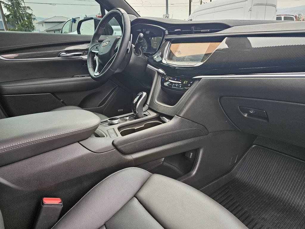 Certified 2024 Cadillac XT6 Sport w/ LPO, ONYX Package AWD/4WD image 17